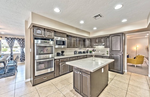 Enterprise Villa | 5 stars Villa! Modern Central! Big Pool & Back Yard!!