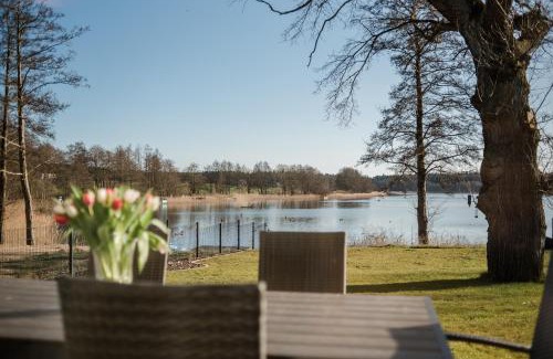 Krakow am See Casa | 5 Sterne Ferienhaus direkt am See mit Sauna-Kamin-Garten