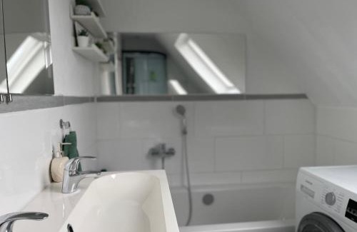 Reckenfeld Apartamento | 5 Sterne Monteurwohnung, Ferienwohnung, mit Wallbox TOP Möbliert