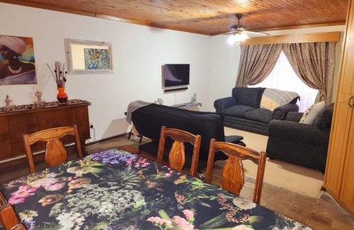 Fichardt Park Apartamento | 5@Stock Accommodation