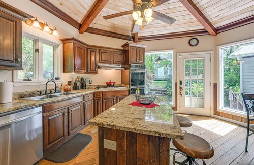 Franklin Casa | 5-Story Group Getaway w/Game Room in Franklin!