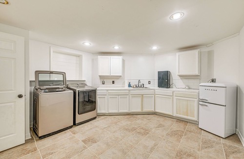 Franklin Cabaña | 5-story Group Getaway w/Game Room in Franklin!