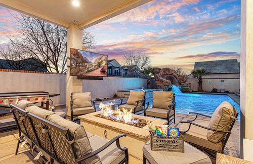 Hurricane Casa | 5 Suites, Private Pool, 2 Hot Tubs for 19, 2 Fire Pits, 2 Fridges Sleeps 30