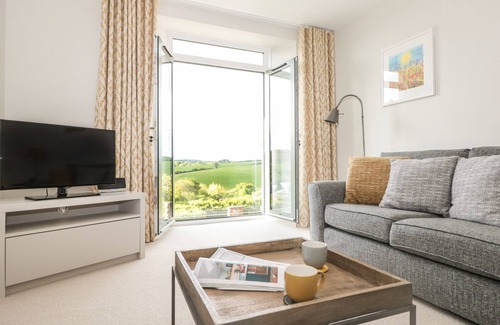 Bugford Cabaña | 5 THE MANOR HOUSE, HILLFIELD VILLAGE, family friendly in Dartmouth