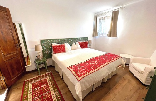 Lunca Muresului Otro | 5 traditionally appointed bedrooms in 4 star guesthouse with country breakfast