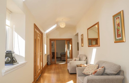 Elgin Cabaña | 5 Williamston Steading