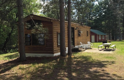 Wisconsin Dells Alquiler De RV | 50 Amp Back in Site at Evergreen Hollow. Lots of Space. Semi-private & Secluded