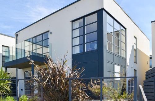 Holywell Casa | 50 Degrees West