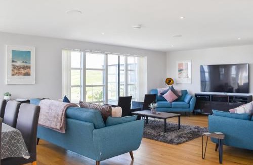 Holywell Casa | 50 Degrees West