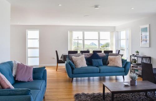 Holywell Casa | 50 Degrees West