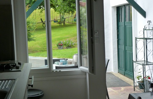 Saint-Pee-sur-Nivelle Apartamento | 50 m² renovated apartment in Basque house