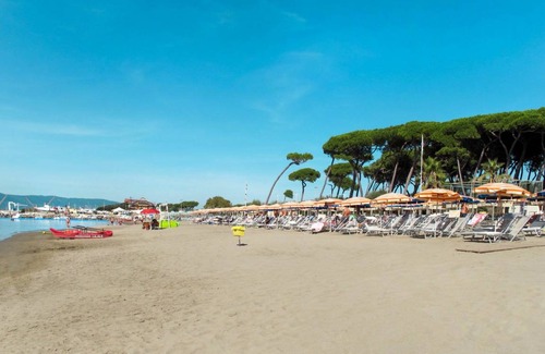 Marina di Massa Otro | 50 m² Alojamiento ∙ 2 habitaciones ∙ 6 huéspedes
