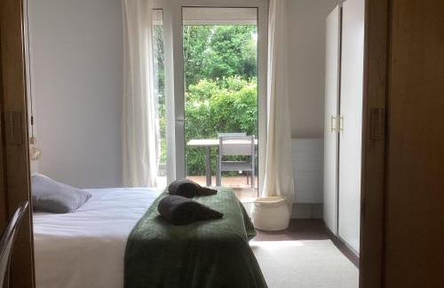 Toulouse South-East Casa | 50 m2 T2 au calme, lumineux, confortable, cosy, climatisé, privatif avec parking gratuit et terrasse