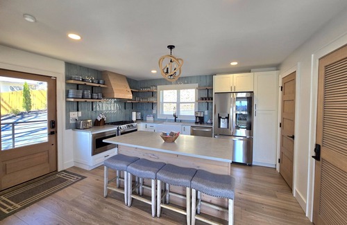 Dandridge Casa | 20% OFF Book 7/31 Luxury, Lakefront, Dock, Firepit, Hot Tub- Lone Oak Lakehouse