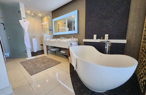 Palmilla Complejo | 50% OFF LIST SALE Christmas in Cabo, Garza Blanca 3 BR Oceanfront Suite.