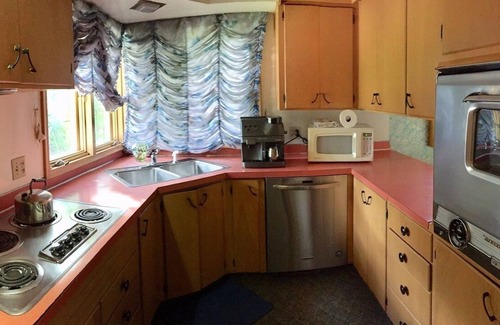 Minot Casa | Casa familiar personalizada vintage de los años 50