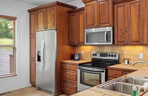 Cosby Cabina | 5000 Sq, Ft, Cabin on 1 Acre-Beautiful Views-Dogs Allowed