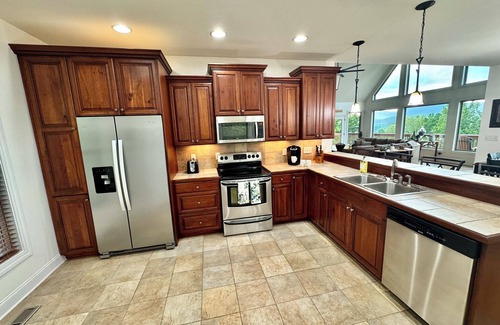Cosby Cabina | 5000 Sq, Ft, Cabin on 1 Acre-Beautiful Views-Dogs Allowed