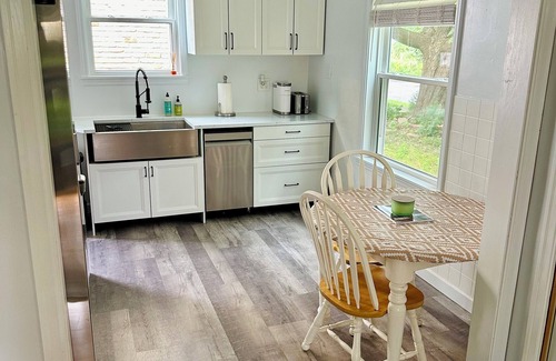 Morris Park Casa | 500mbWifi + MOA + Airport + Parking + Sit/Stand Workspace + Yard