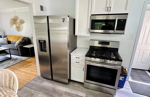 Morris Park Casa | 500mbWifi + MOA + Airport + Parking + Sit/Stand Workspace + Yard