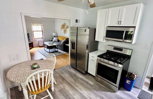 Morris Park Casa | 500mbWifi + MOA + Airport + Parking + Sit/Stand Workspace + Yard