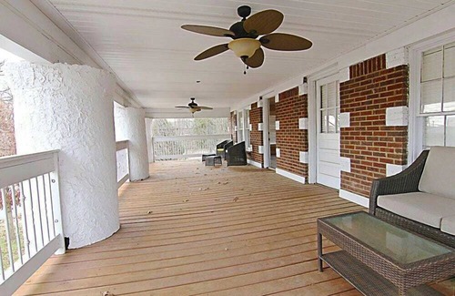 Florence Condominio | Condo Suite B (1 ° piso) - WiFi gratis (limitado) ¡Estacionamiento para botes! Walk Downtown!