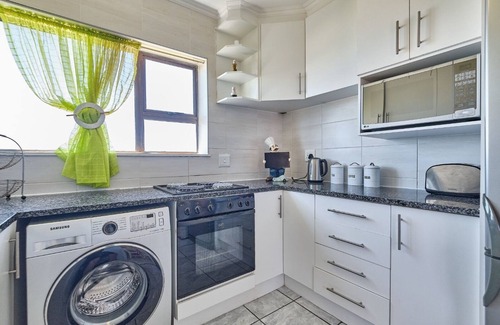 Amanzimtoti Apartamento | 504 Amazibu Holiday , a minute's walk to a beautiful beach