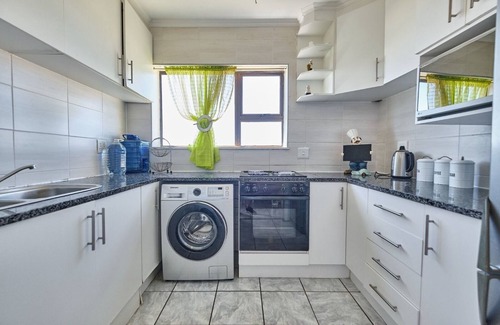 Amanzimtoti Apartamento | 504 Amazibu Holiday , a minute's walk to a beautiful beach