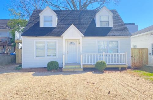 Northeast Virginia Beach Casa | 508 A The Shore Break Cottage