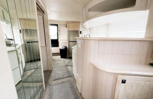 Anchor Bay Harbor Alquiler De Eote | 50ft Stationary House Boat
