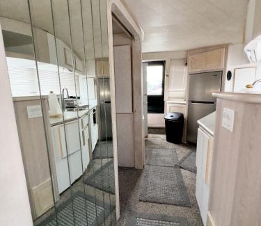 Anchor Bay Harbor Alquiler De Eote | 50ft Stationary House Boat