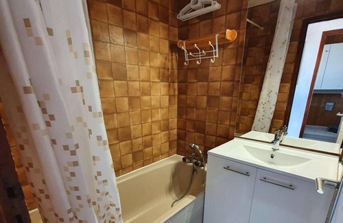 Reallon Apartamento | 50m from resort center, 1st floor, balcony, ski locker, 21m², Réallon