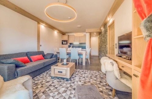 Champagny-en-Vanoise Apartamento | 100m del centro estación, 4.o piso, balcón, parking, tv, local para esquís, 57m²