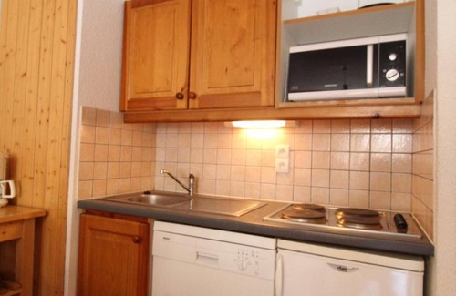 Lanslevillard Apartamento | 100m del centro estación, 1.o piso, vista montaña, balcón, parking, tv, local para esquís, 39m²