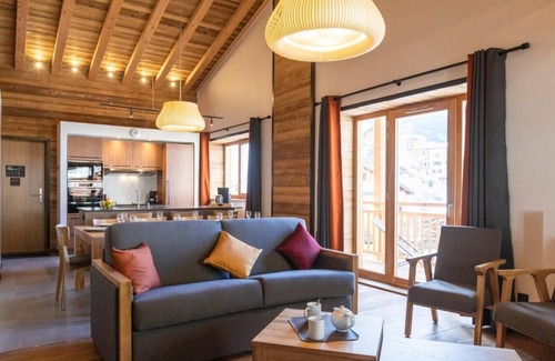 Lanslevillard Apartamento | 150m del centro estación, fitness, piscina, sauna, hammam, balcón, chimenea o estufa a leña, tv