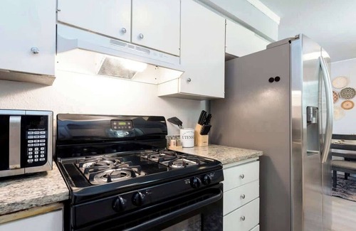 South Arlington Casa | 510 10G Minutes from Six Flags, Water Park & Zoo
