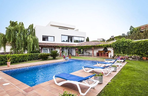 Garriguella Casa | 512 m² Casa ∙ 4 habitaciones ∙ 12 huéspedes
