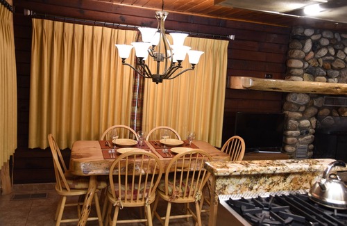 North Wawona Cabina | (52) Tuolumne Meadow (1 Bedroom Only) at The Redwoods In Yosemite