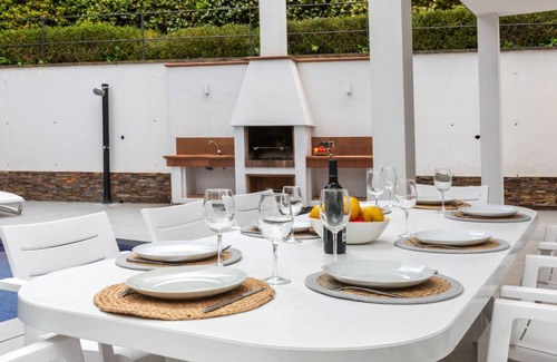 Lloret de Mar Villa | 520 m² Villa ∙ 4 habitaciones ∙ 8 huéspedes