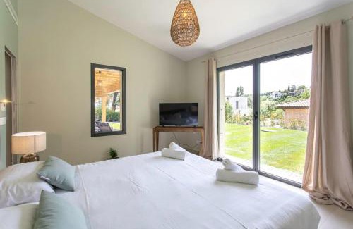Saint-Paul-de-Vence Apartamento | #53 St Paul Villa Swimpool AC Carpark BBQ for 8 Guest