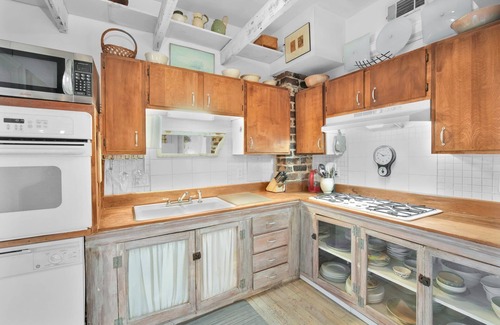Beach Institute Cabaña | 535 E. Gordon St.: 1 BR, 2 BA Cottage in Savannah, Sleeps 4