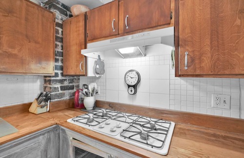 Beach Institute Cabaña | 535 E. Gordon St.: 1 BR, 2 BA Cottage in Savannah, Sleeps 4