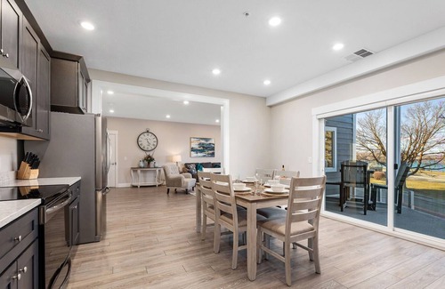 Traverse City Condominio | 539 Bay St. Lake View Condo Unit 303E
