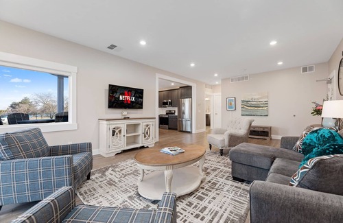 Traverse City Condominio | 539 Bay St. Lake View Condo Unit 304E