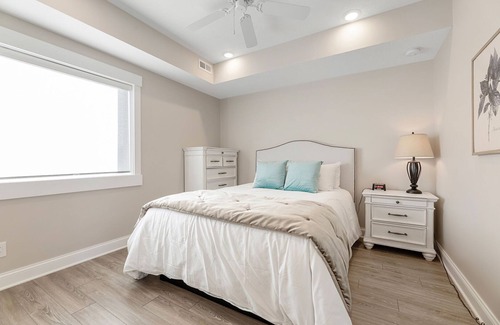 Traverse City Condominio | 539 Bay St. Lake View Condo Unit 304E