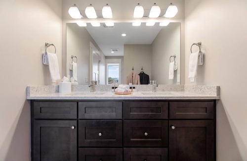 Traverse City Condominio | 539 Bay St. Lake View Condo Unit 201W