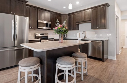 Traverse City Condominio | 539 Bay St. Lake View Condo Unit 401W