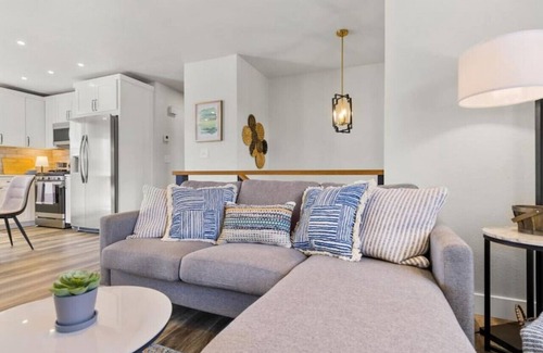 Monument Casa | 54 Washington St · HOT TUB, Newly Remodeled, Stunning Mountain views!