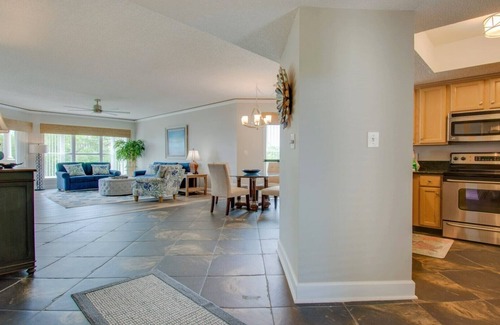 Palmetto Dunes Villa | 5401 Hampton Place - Great Oceanfront Villa in Palmetto Dunes! Has 2 Beach Chairs, Cooler & Cart!