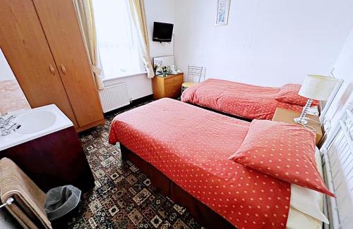 Cleethorpes Casa | 55 Clee Road, Cleethorpes Spacious Guest House by Sea